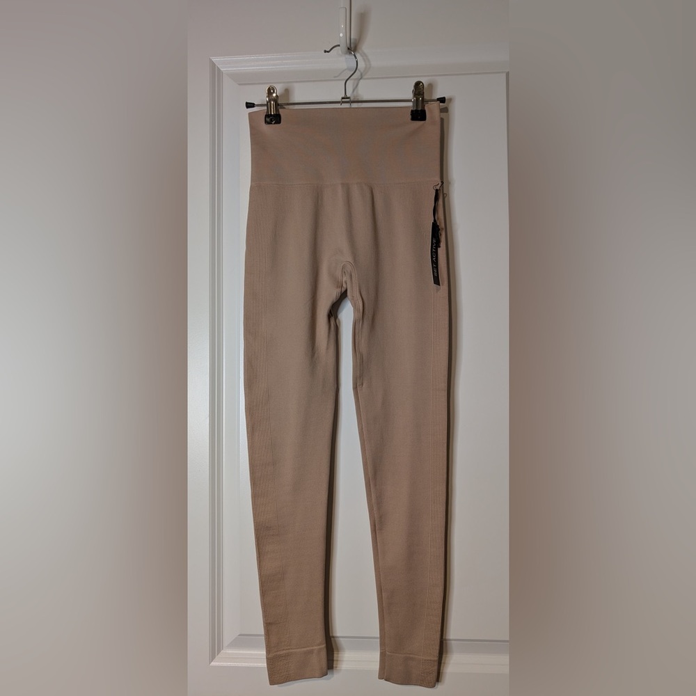 SET ACTIVE Women’s Seamless Sculptflex Leggings Sand NWT Size XS